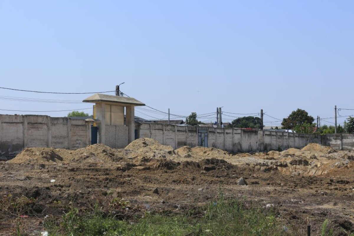 GALERIE FOTO Încă un stadion modern în România! Demolarea vechii arene a început deja