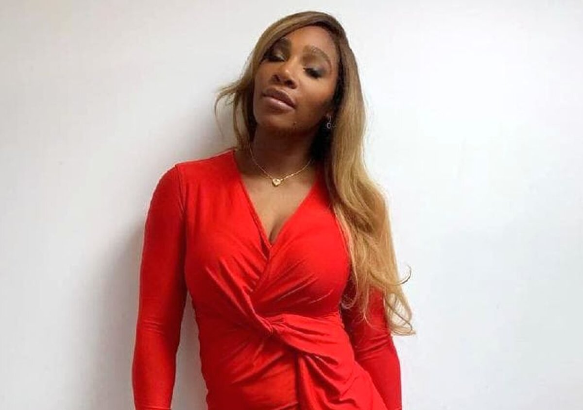 VIDEO  + FOTO Cum arată rochia de 120 $ cu care Serena Williams a dat lovitura în SUA: „E «Rochia Răsucită în Față» pentru toată lumea și pentru toate corpurile!”