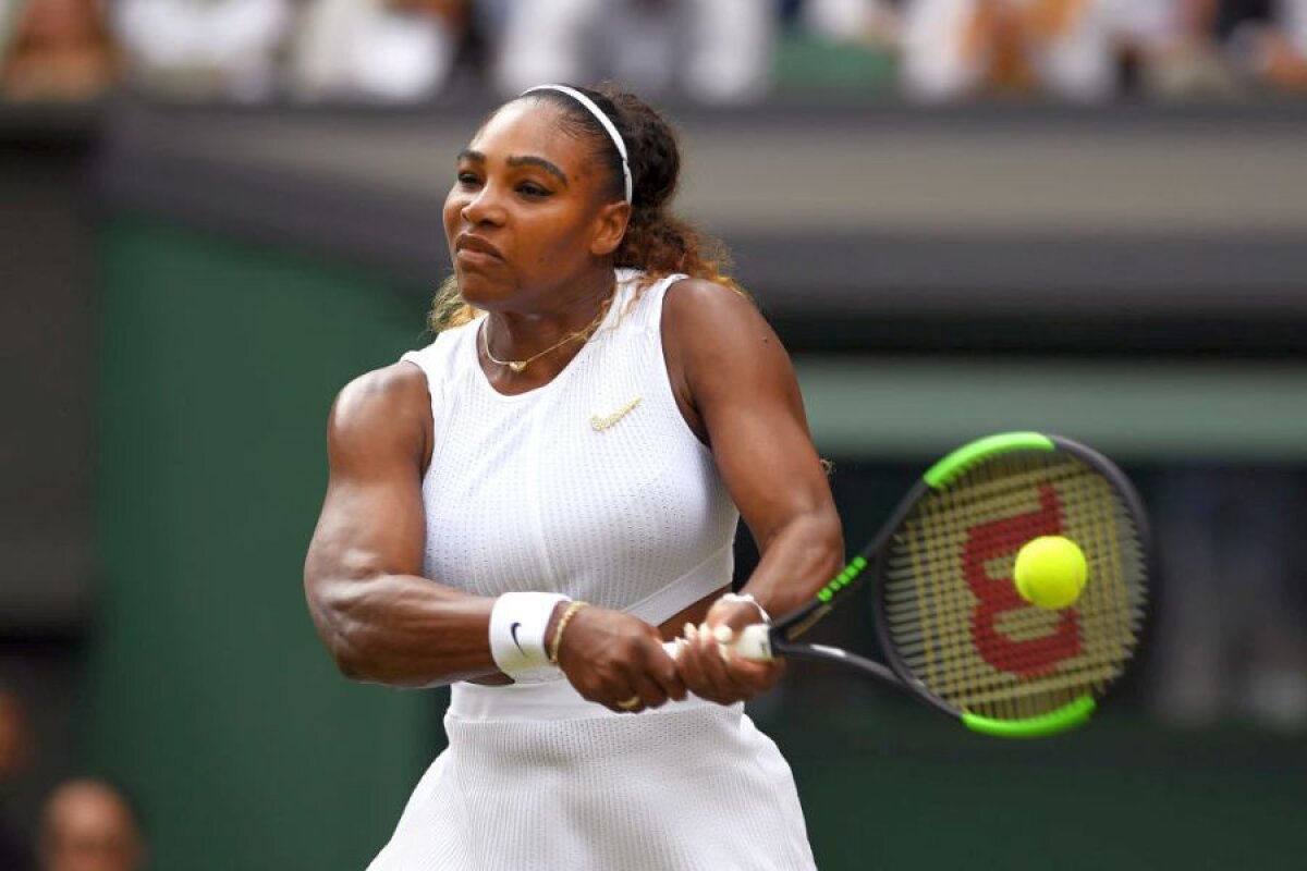 VIDEO  + FOTO Cum arată rochia de 120 $ cu care Serena Williams a dat lovitura în SUA: „E «Rochia Răsucită în Față» pentru toată lumea și pentru toate corpurile!”