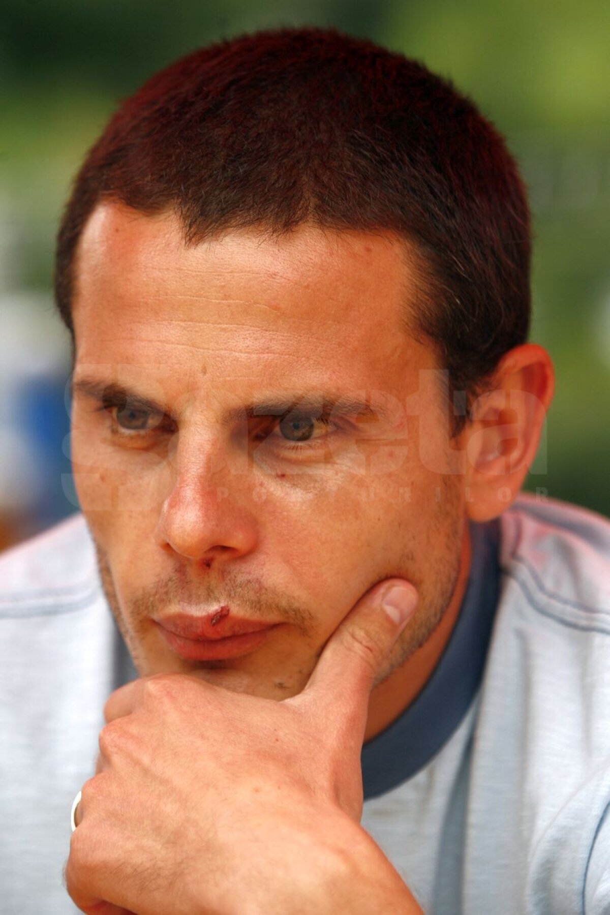 EXCLUSIV VIDEO Bătaie în vestiarul unei foste echipe de Liga 1: „A fost o altercație la baie” / „Mi-au spart dinții și mi-au rupt coastele”