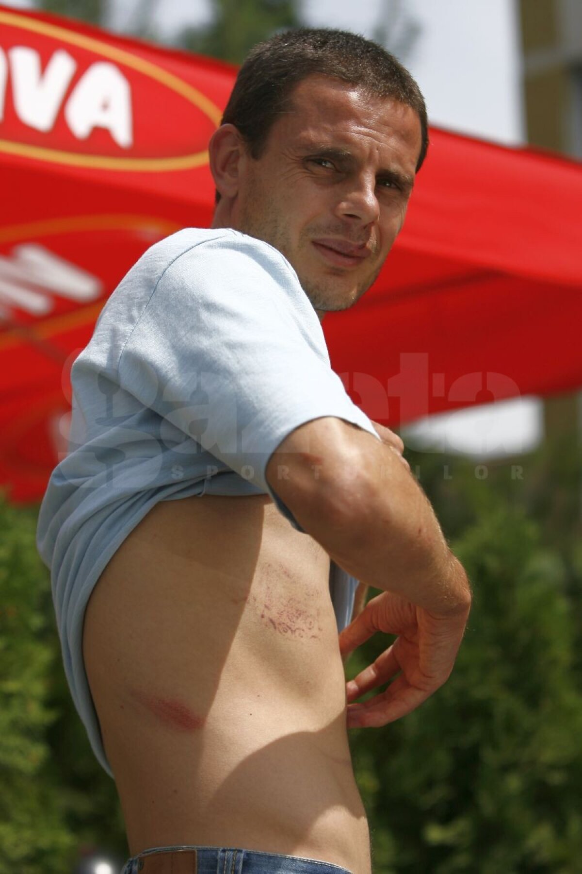 EXCLUSIV VIDEO Bătaie în vestiarul unei foste echipe de Liga 1: „A fost o altercație la baie” / „Mi-au spart dinții și mi-au rupt coastele”