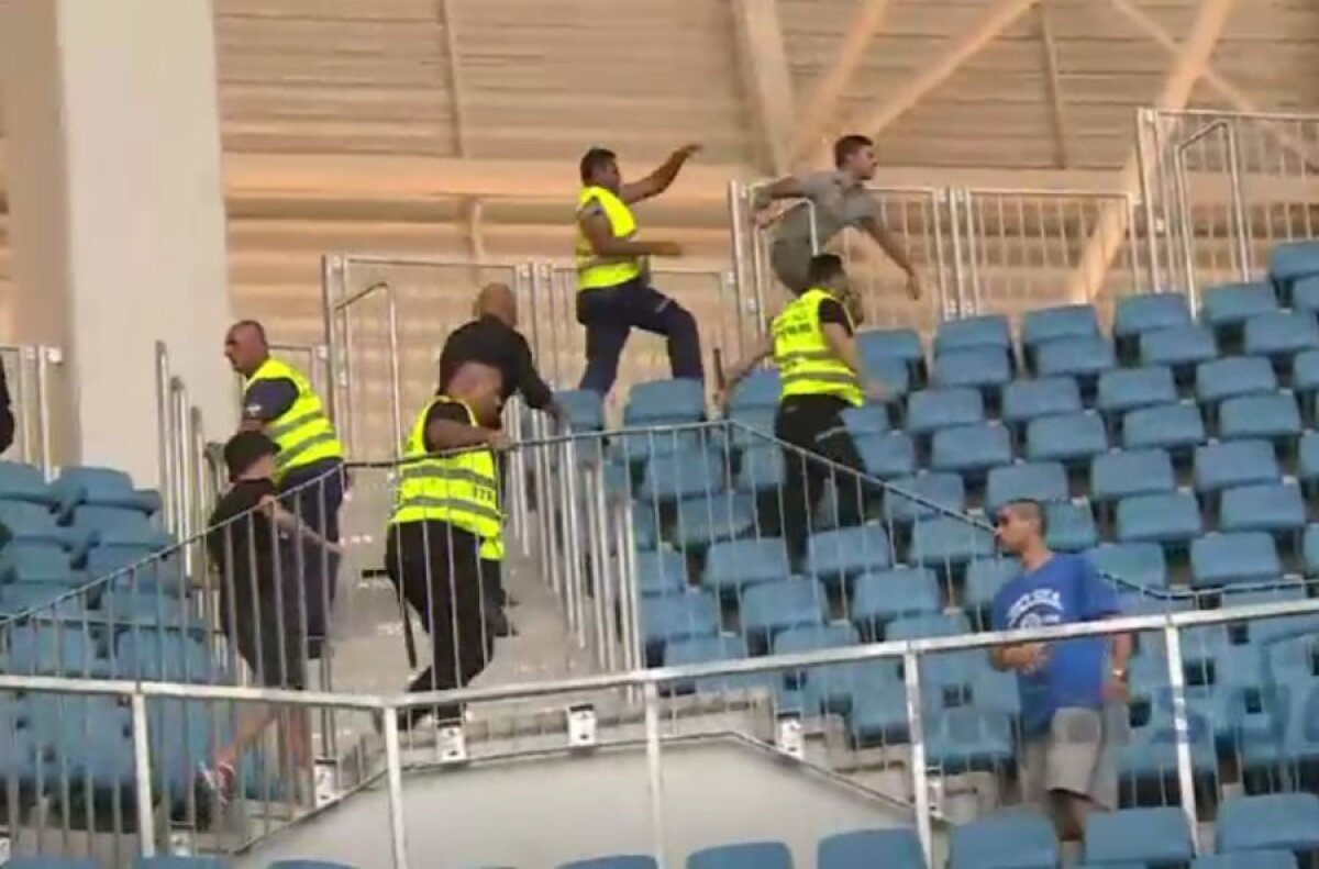 CRAIOVA - HONVED // FOTO Incidente cu ultrașii maghiari în prima repriză! Jandarmii au intervenit în forță