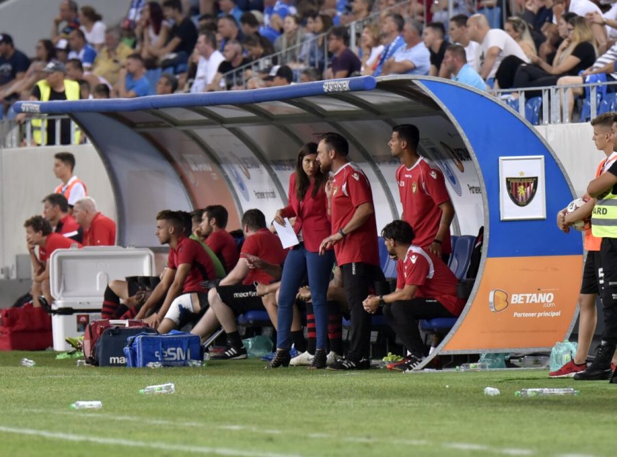 CRAIOVA - HONVED // FOTO Tamara Nemeth, directorul tehnic de la Honved, a atras toate privirile pe „Oblemenco”: „Nu mă sperii de cei 40 de bărbați din club!”