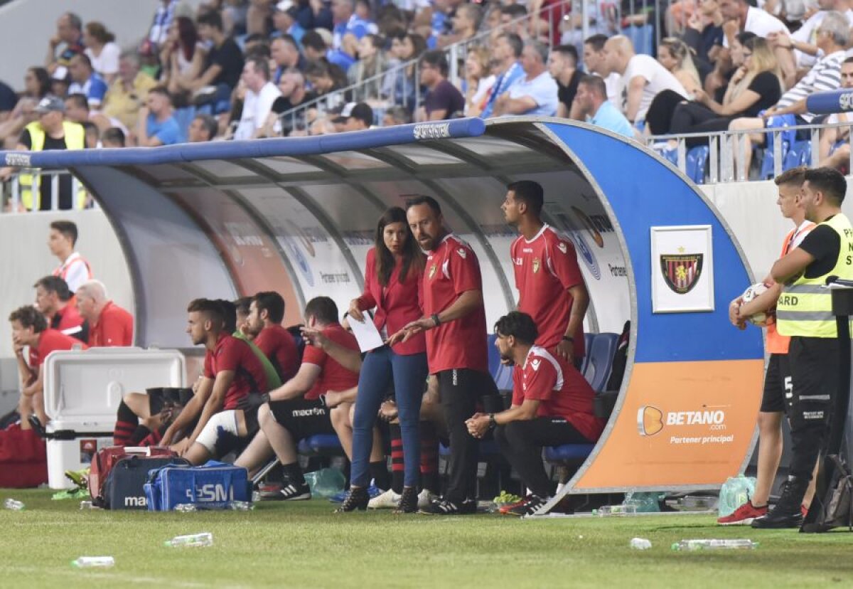 CRAIOVA - HONVED // FOTO Tamara Nemeth, directorul tehnic de la Honved, a atras toate privirile pe „Oblemenco”: „Nu mă sperii de cei 40 de bărbați din club!”