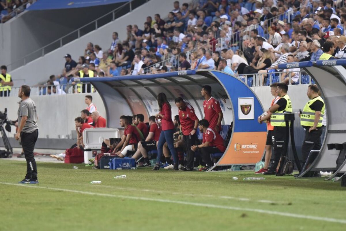 CRAIOVA - HONVED // FOTO Tamara Nemeth, directorul tehnic de la Honved, a atras toate privirile pe „Oblemenco”: „Nu mă sperii de cei 40 de bărbați din club!”