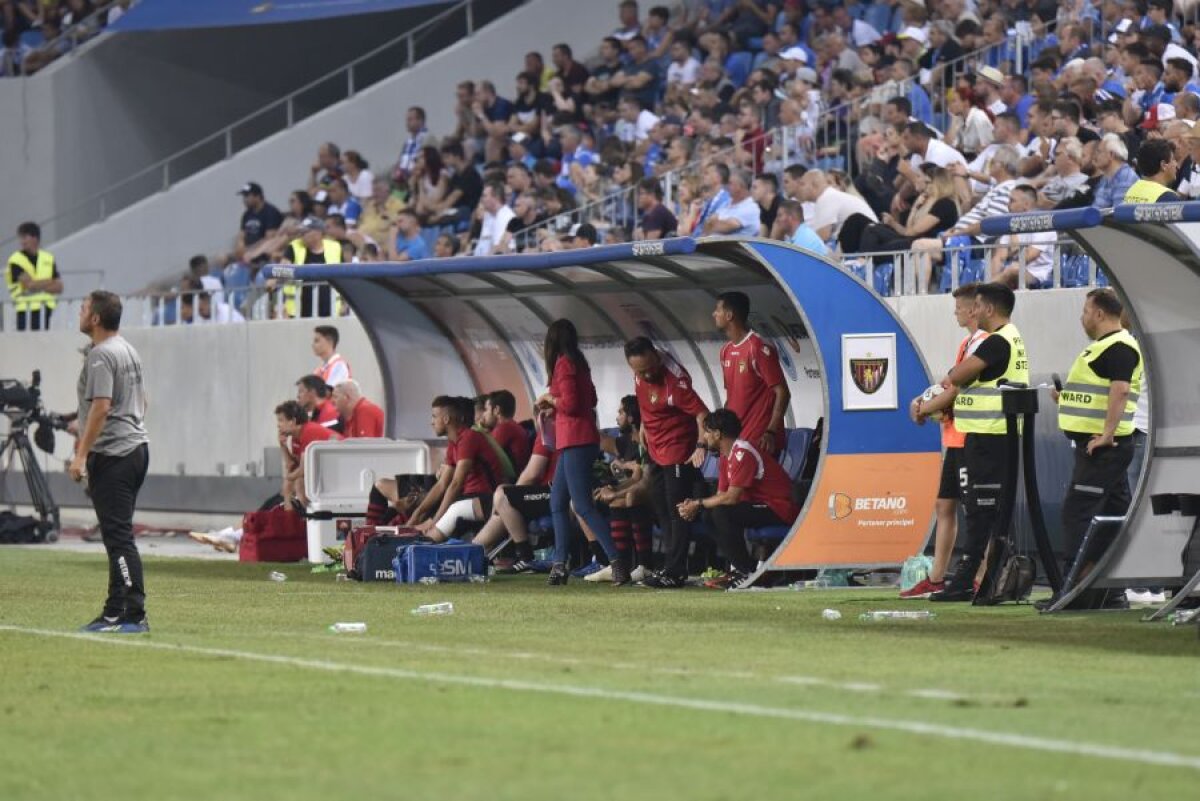 CRAIOVA - HONVED // FOTO Tamara Nemeth, directorul tehnic de la Honved, a atras toate privirile pe „Oblemenco”: „Nu mă sperii de cei 40 de bărbați din club!”