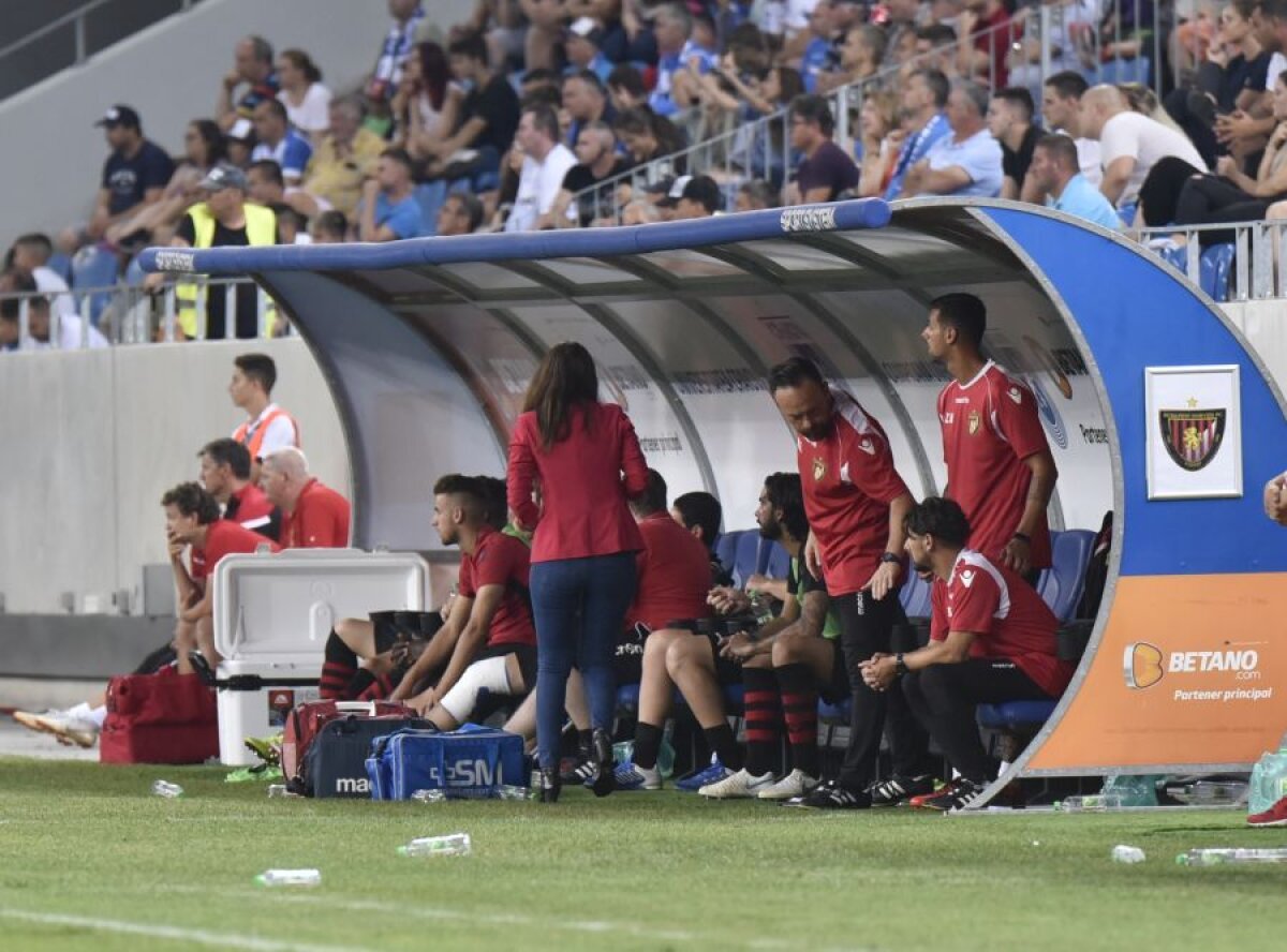 CRAIOVA - HONVED // FOTO Tamara Nemeth, directorul tehnic de la Honved, a atras toate privirile pe „Oblemenco”: „Nu mă sperii de cei 40 de bărbați din club!”