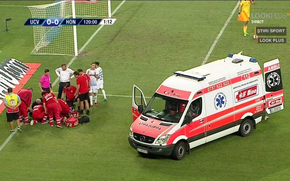 INCIDENTE CRAIOVA - HONVED // FOTO 30 de minute NU s-a jucat pe „Ion Oblemenco”! Arbitrul a fost lovit din peluză, meciul s-a reluat cu rezerva la centru