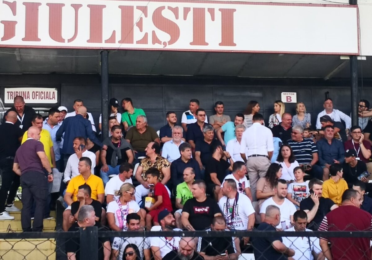 RAPID - FARUL 0-0 // Primul meci din Liga 2 al giuleștenilor a atras nume mari la stadion: lângă cine a văzut meciul Mircea Lucescu