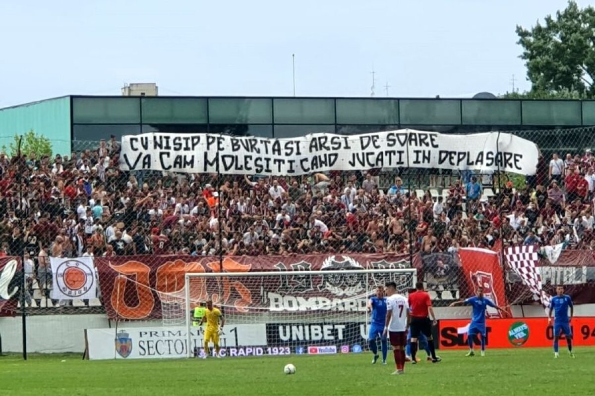 RAPID - FARUL 0-0 // FOTO Ultrașii Rapidului, 4 mesaje ironice pentru constănțeni: „Ați vândut porumb cu sare s-aveți bani de deplasare”