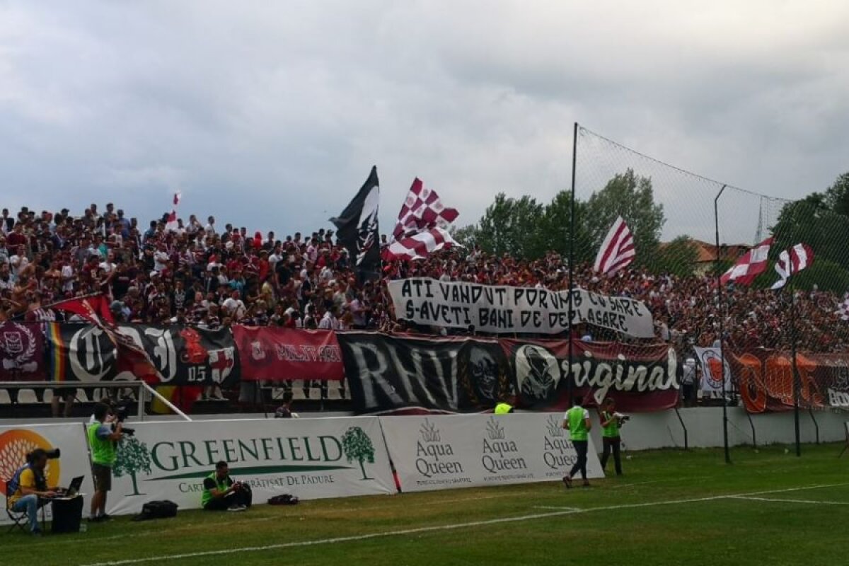 RAPID - FARUL 0-0 // FOTO Ultrașii Rapidului, 4 mesaje ironice pentru constănțeni: „Ați vândut porumb cu sare s-aveți bani de deplasare”