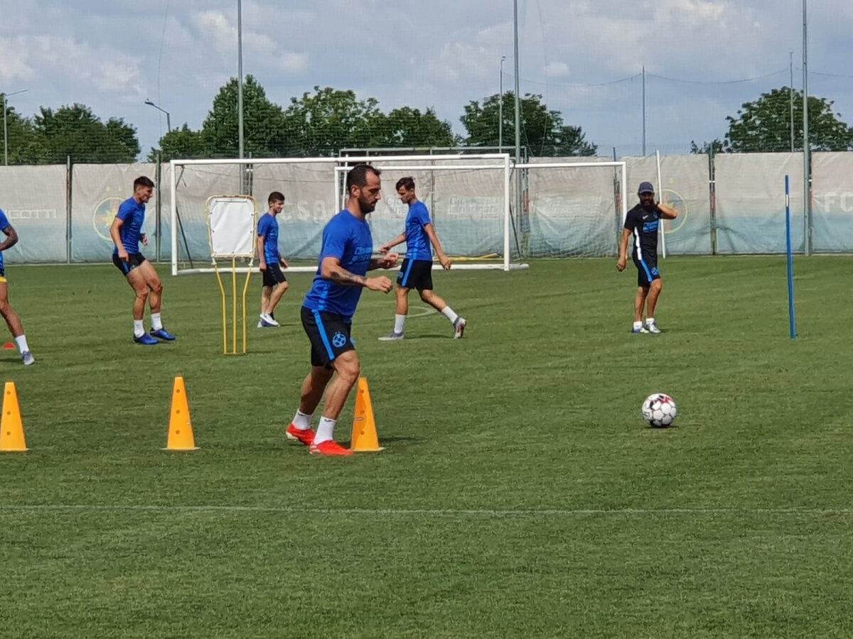 ASTRA - FCSB // VIDEO+FOTO Ionuț Panțîru, prima apariție oficială după transferul la FCSB: „Antrenorul nu e problema noastră! E treaba domnului Becali” + 5 nume noi la antrenament