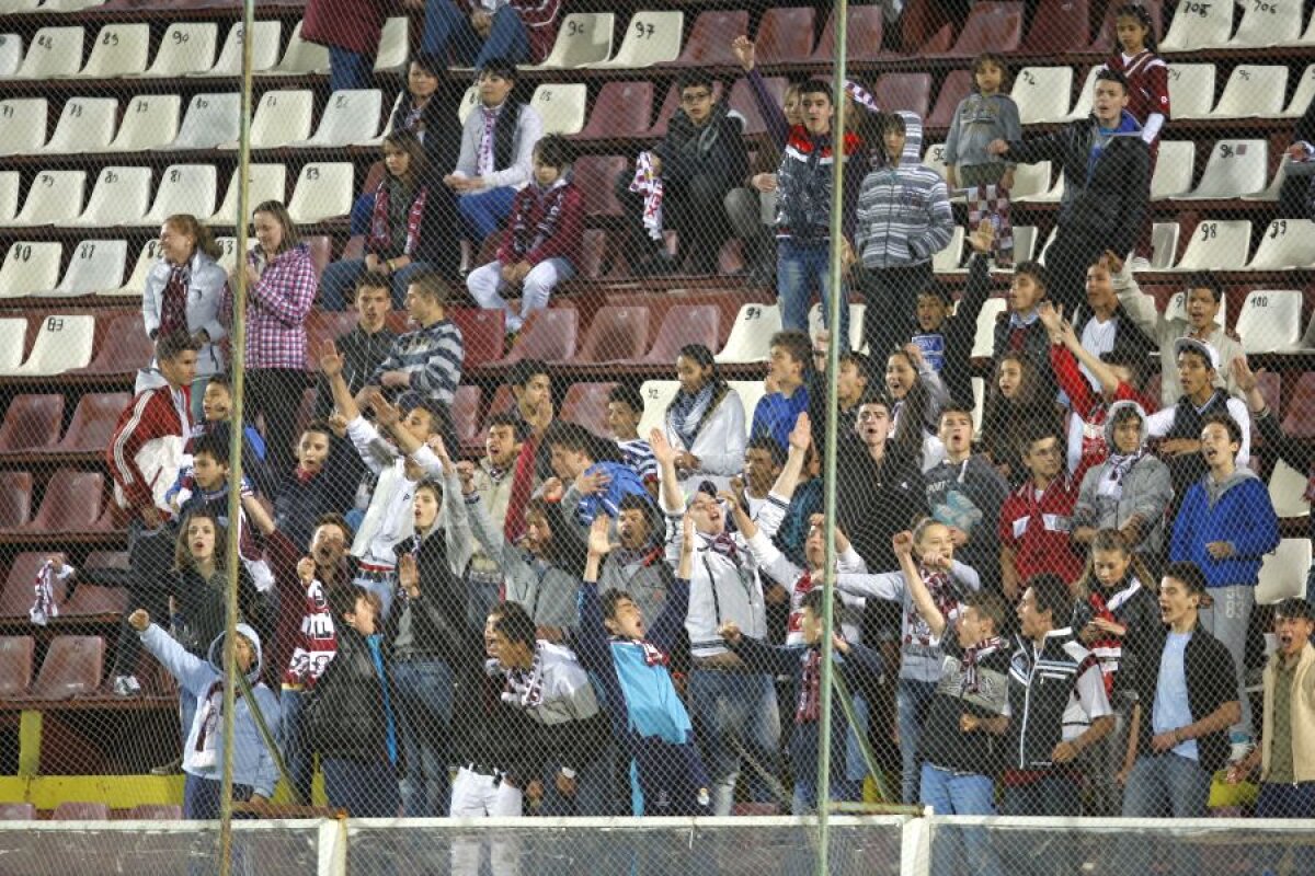 CRAIOVA - AEK ATENA // VIDEO+FOTO Iau copiii cu asalt stadionul? Cum pot specula oltenii un pasaj din regulamentul UEFA + două precedente din România