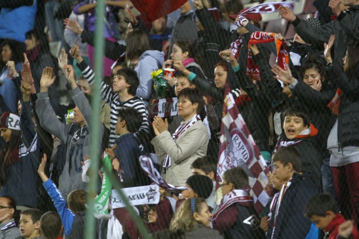 CRAIOVA - AEK ATENA // VIDEO+FOTO Iau copiii cu asalt stadionul? Cum pot specula oltenii un pasaj din regulamentul UEFA + două precedente din România