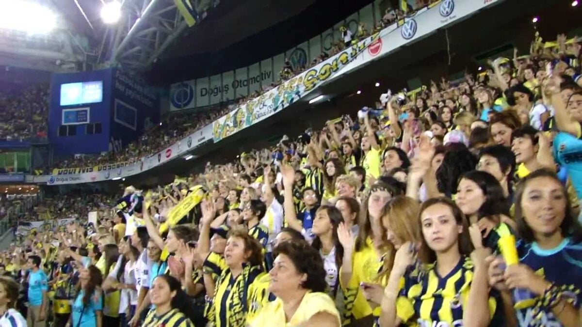 CRAIOVA - AEK ATENA // VIDEO+FOTO Iau copiii cu asalt stadionul? Cum pot specula oltenii un pasaj din regulamentul UEFA + două precedente din România