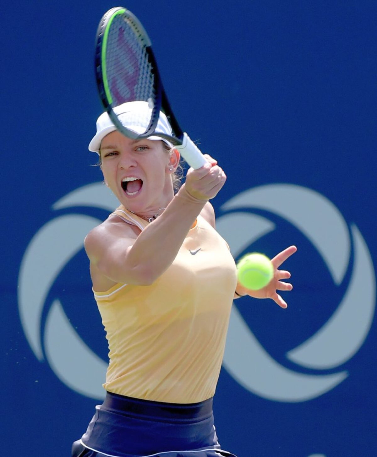 SIMONA HALEP - JENNIFER BRADY // VIDEO + FOTO Simona Halep învinge la Rogers Cup după un meci epuizant, cu tie-break în decisiv! Cu cine joacă în turul 3
