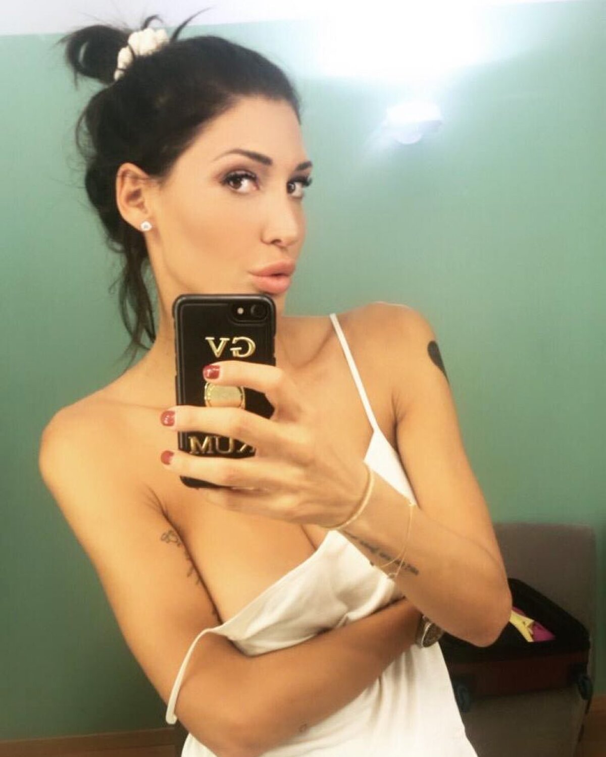 Atenție, imagini XXX! Wanda Nara a întrecut orice măsură! A postat un selfie cu Giorgia Venturini în sânii goi