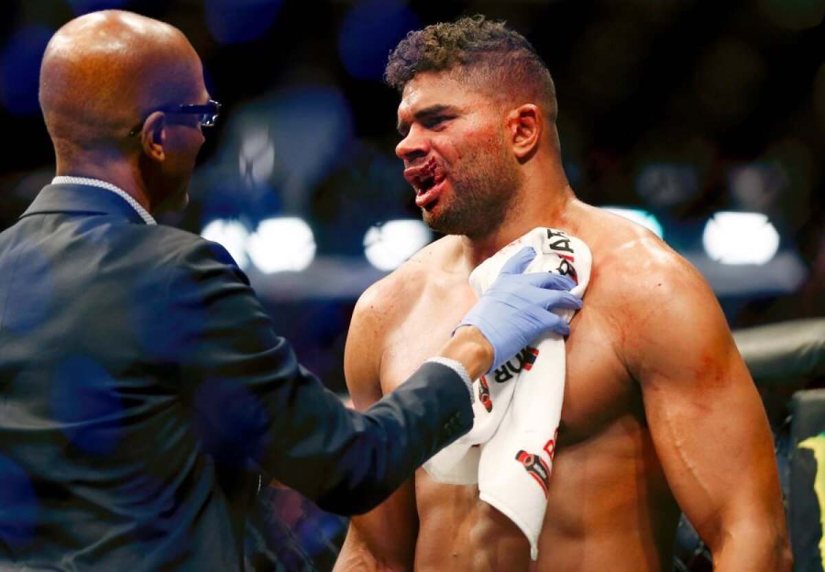 VIDEO + FOTO Alistair Overeem, accidentare HORROR! Nu s-a mai văzut așa ceva în istoria UFC! Atenție, imagini care vă pot afecta emoțional