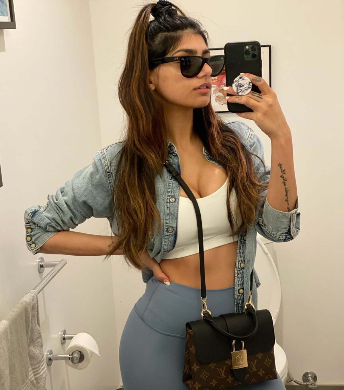 VIDEO OOPS! Mia Khalifa rupe internetul cu un nou clip incendiar: milioane de utilizatori l-au văzut!