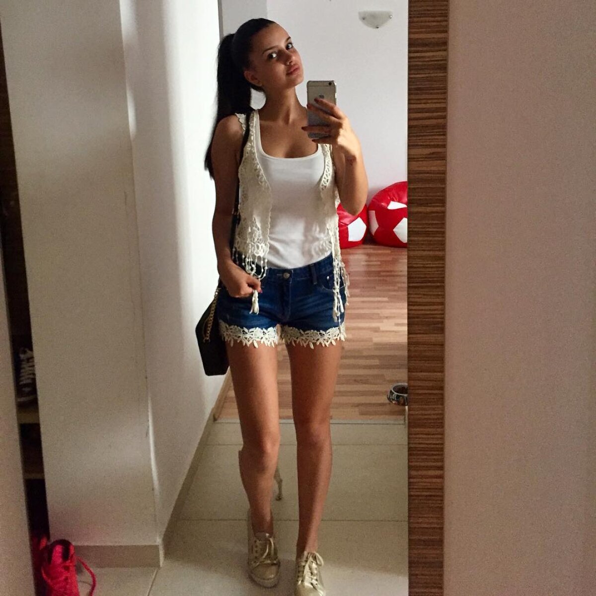 GALERIE FOTO // Viitorul joacă tare și în afara terenului! Cele mai frumoase iubite ale fotbaliștilor lui Hagi