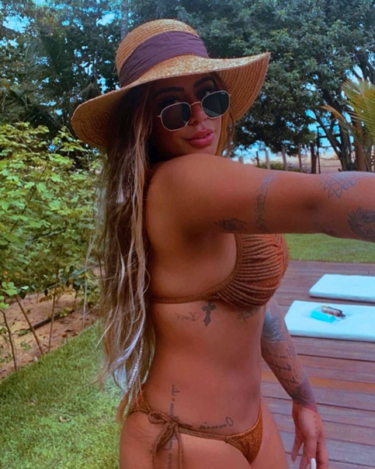 GALERIE FOTO Sora lui Neymar, vacanță într-un resort exclusivist din Brazilia! S-a pozat în cele mai hot ipostaze