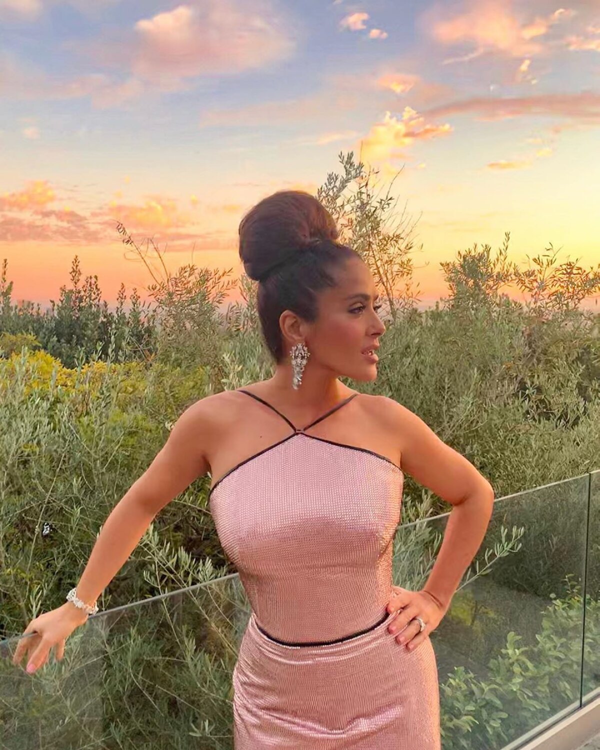 Chiar „GLOBURILE DE AUR” :D » Salma Hayek, imagine DEMENȚIALĂ pe Instagram