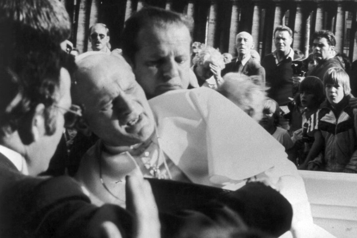 Papa Ioan Paul al II-lea. 100 de ani de la nașterea celui mai iubit Suveran Pontif: membru onorific la un club din Bundesliga și multiple legături cu sportul