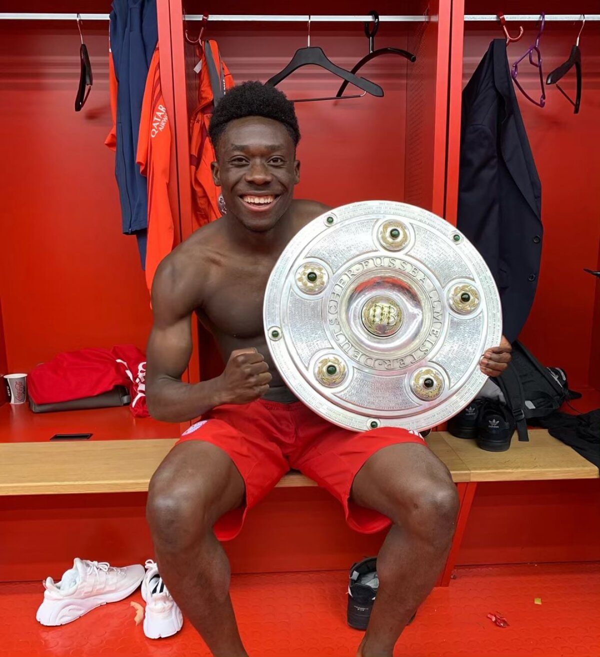 VIDEO+FOTO Poveste de dragoste între fotbalistul lui Bayern și jucătoarea de la PSG » Alphonso Davies și Jordyn Huitema se iubesc la distanță