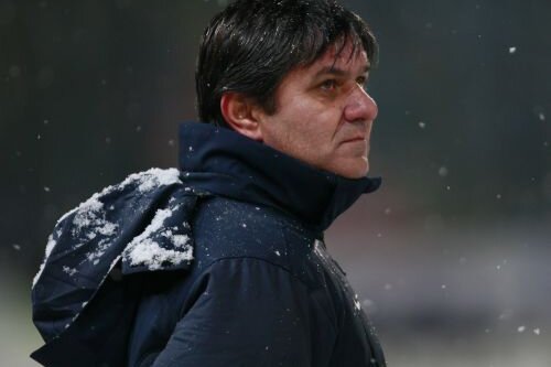 Înfrîngerea cu Braşovul zguduie scaunul lui Lăcătuş