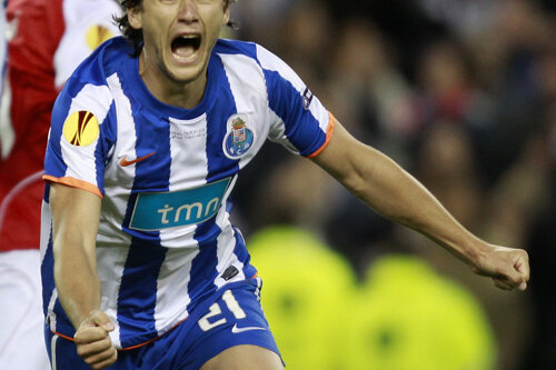 
În două sezoane și jumătate, Săpunaru (27 de ani) a cîștigat opt trofee la FC Porto Foto: Reuters