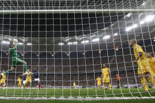 Singurul meci la care Arena Națională a fost ocupată în întregime a fost cel cu Franța, care a fost și meciul de inaugurare a noului stadion