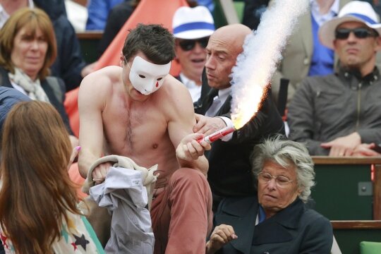 Membru al grupului Homen, care protestează împotriva căsătoriilor gay, foto: reuters