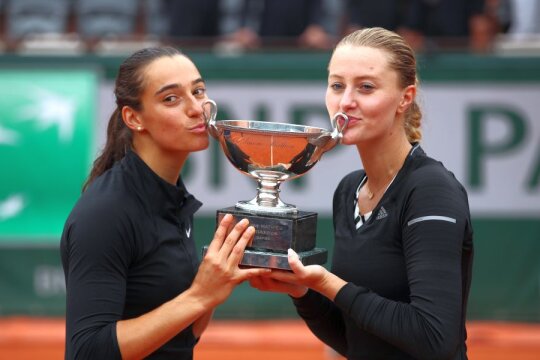 Kristina Mladenovici şi Caroline Garcia Foto: Guliver/GettyImages