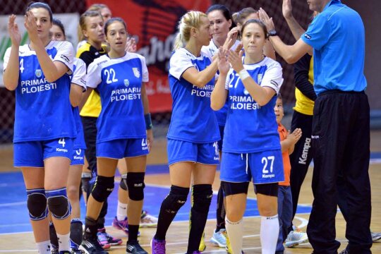 În timp ce echipele de handbal ale CSM-ului s-au dezintegrat, clubul a investit bani publici ca să cumpere știri și interviuri în presa locală prietenă