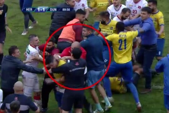Momentul în care Vasile Miriuță îl lovește pe Steliano Filip // Captură TV Telekom Sport