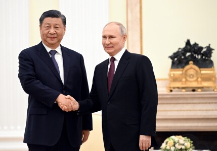 Putin sprijină planul de pace al Chinei pentru Ucraina și spune că ...