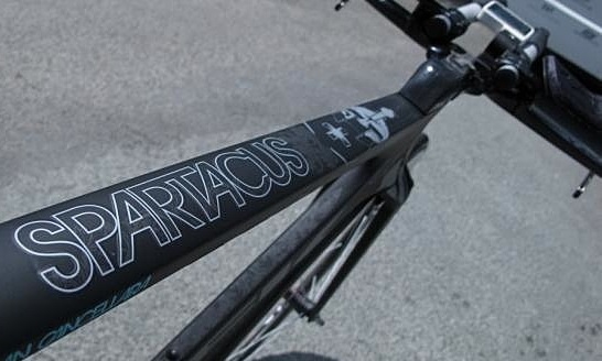 565634-spartacus-bicicleta.jpg