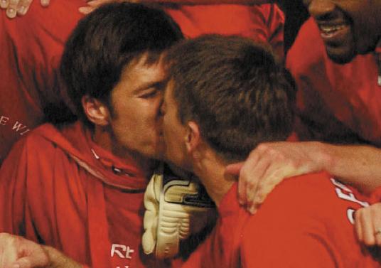 617037-xabi-stevie.jpg