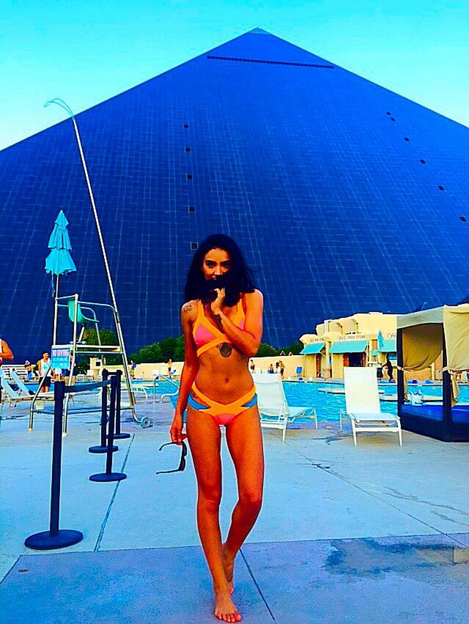 Adelina Pestriţu face ravagii &icirc;n America! Uite cu a apărut la piscină