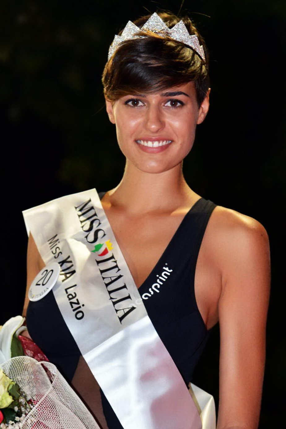 GALERIE FOTO » O baschetbalistă superbă a cîştigat Miss Italia! Uite cît de frumoasă poate fi