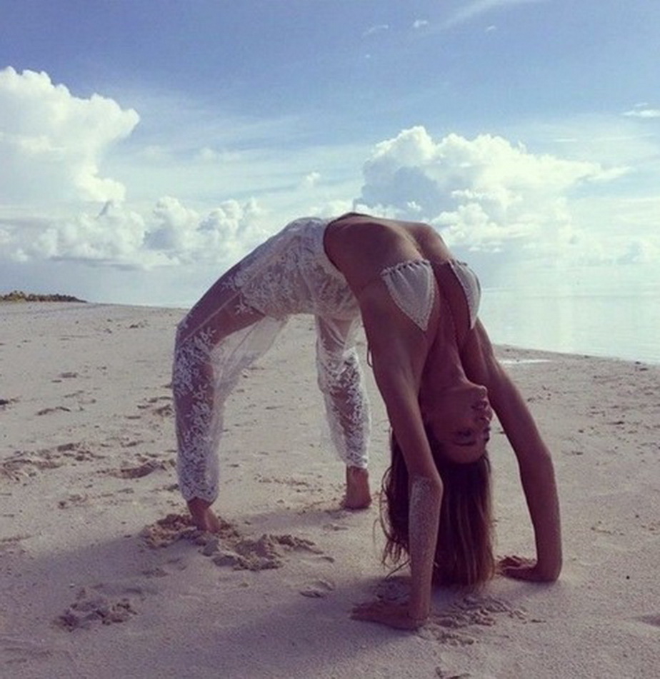 GALERIE FOTO » Parada celor mai sexy poziții de yoga!