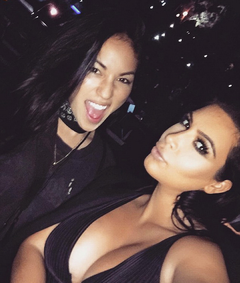 Sarcina îi face sînii fabuloși! Kim Kardashian, super-sexy la ultima petrecere