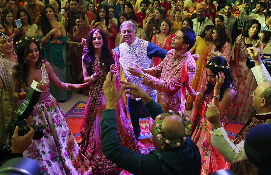 FOTO » Aceasta e nunta mileniului! A costat 14 milioane de lire şi a durat trei zile