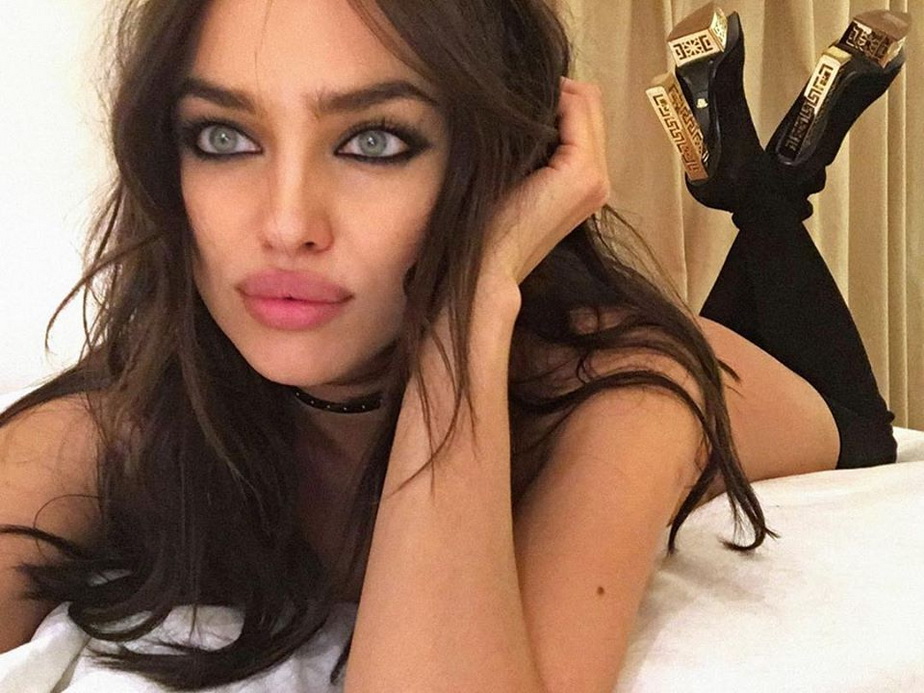 Irina Shayk e din ce &icirc;n ce mai sexy! Cu ultima fotografie a fermecat toți bărbații