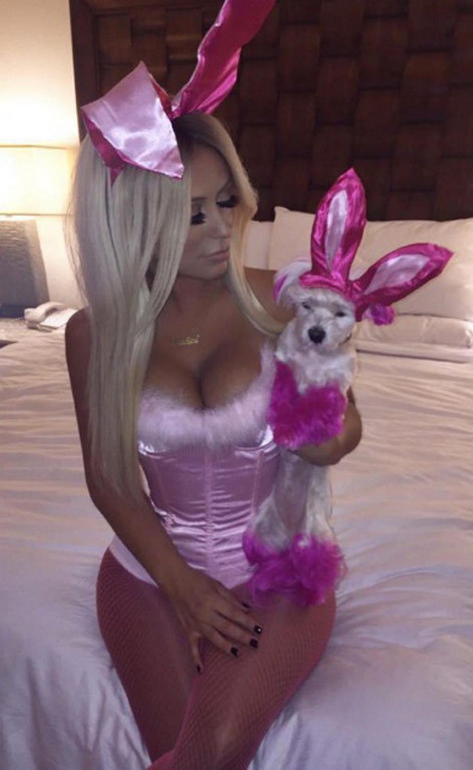 Aubrey O'Day, în cea mai sexy ţinută de Paşte