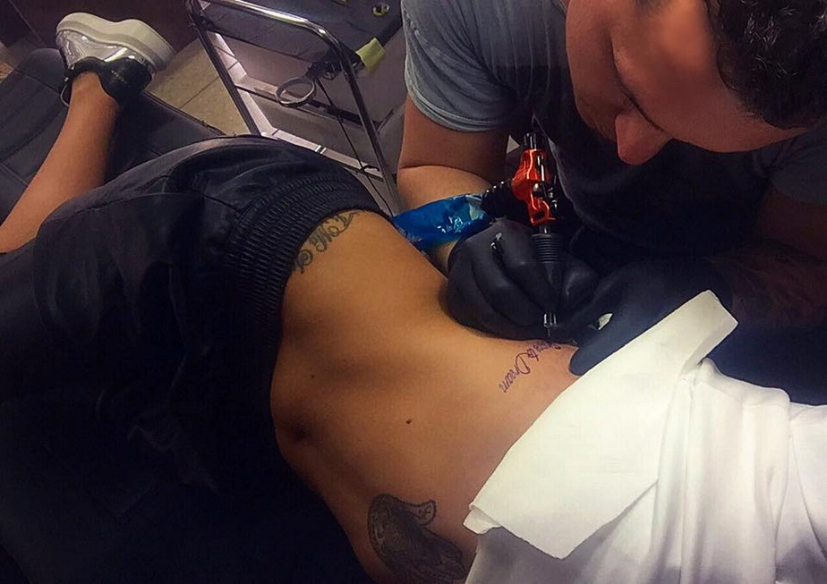 Adelina Pestriţu şi-a mai făcut un tatuaj