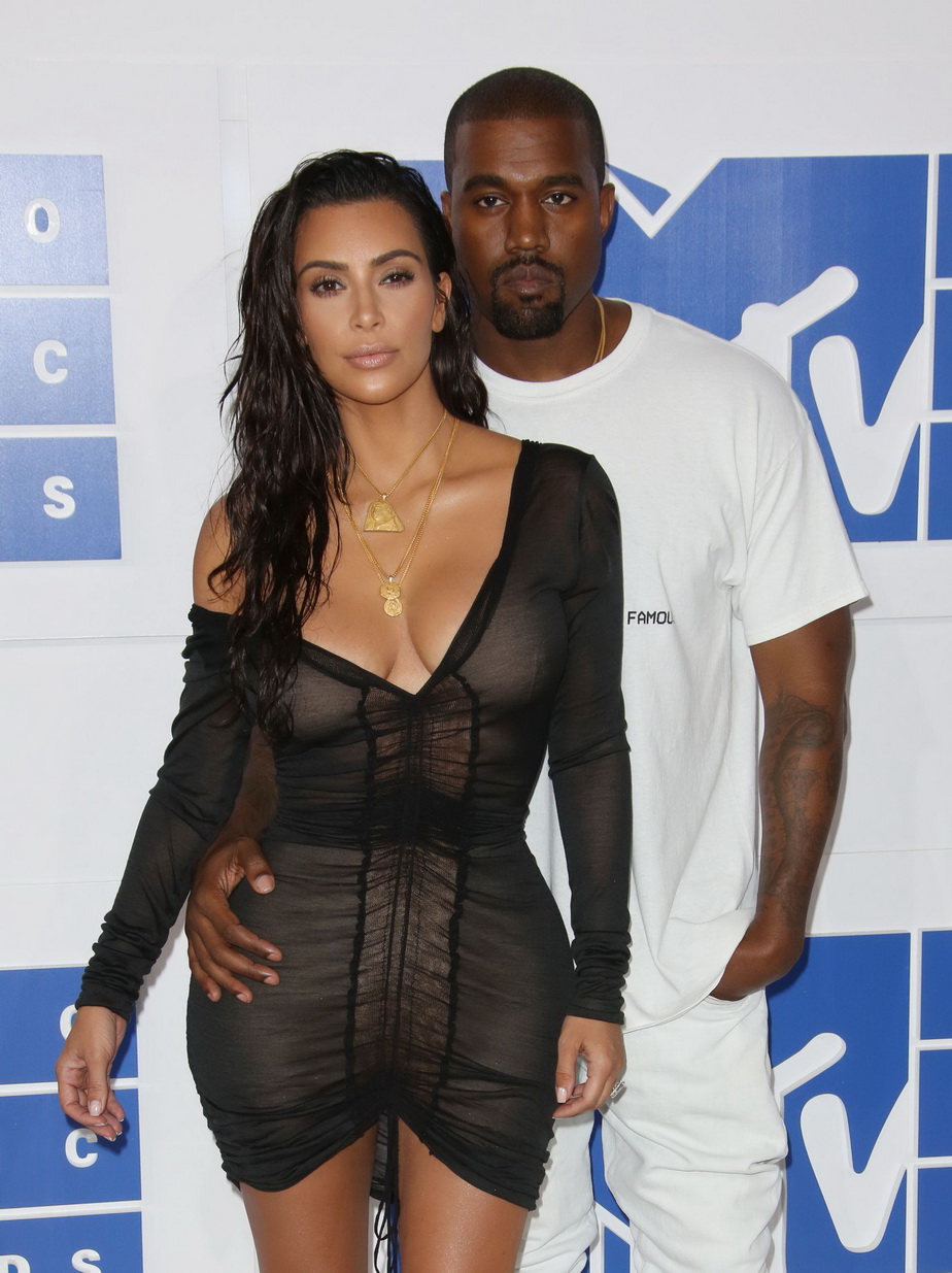 Kim Kardashian, apariţie de senzaţie la MTV Video Music Awards