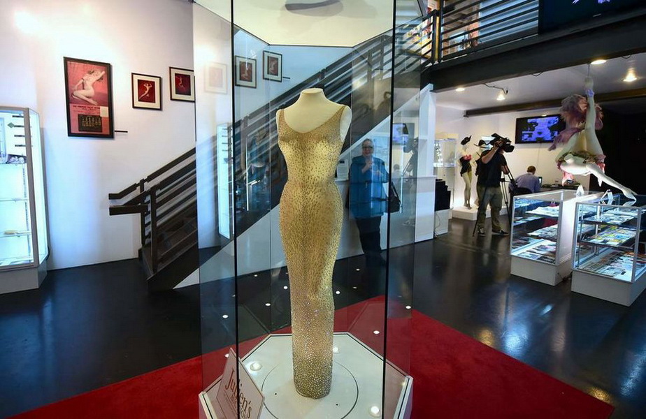 O rochie a lui Marilyn Monroe a fost vândută cu aproape 5 milioane de dolari