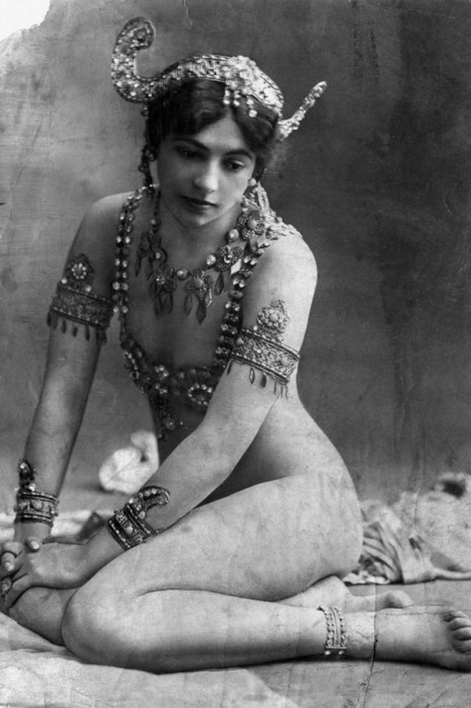 Fotografii sexy cu Mata Hari » Spioană, dansatoare, stripteuză şi curtezană