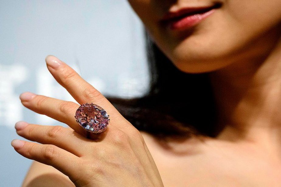 Diamantul "Pink Star", vândut cu o sumă increedibilă